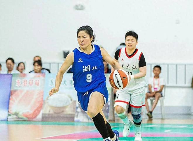 得分榜第1力压李梦！中国女篮又一23岁新星蜕变：场均轰20+5+5