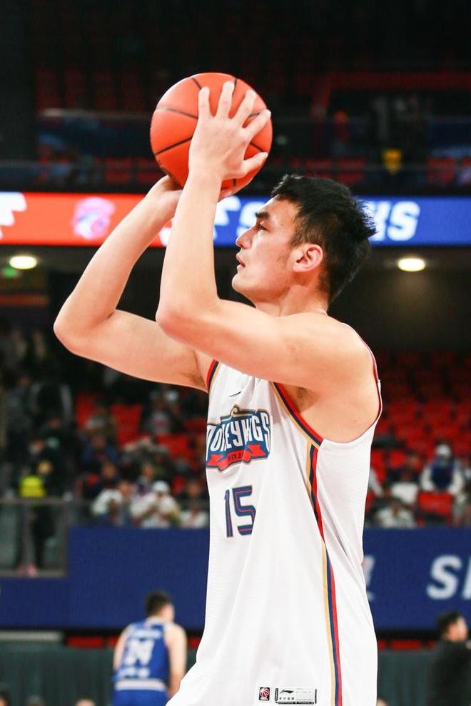 上赛季场均2.8分2.5板！媒体人：山西男篮签下前同曦内线刘东