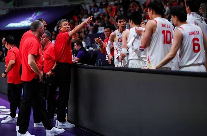 时隔10年！中国男篮击败新西兰，重返决赛，郭士强选对全部12个人