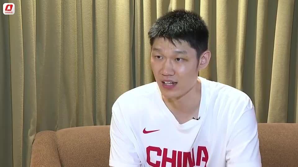 这支队和原来国家队不一样的是？胡金秋：新一届男篮大家团结一心