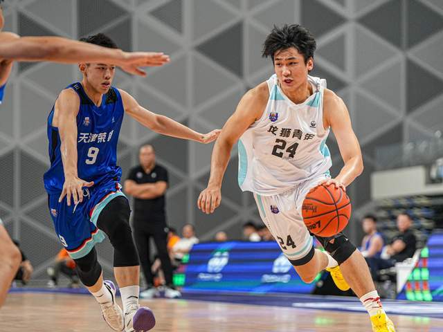 轟31+10！中國男籃又一20歲2米新星崛起：連奪MVP接班崔永熙嗎？