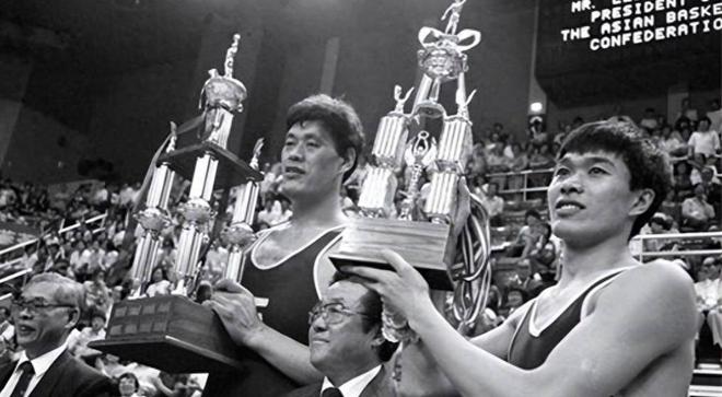2008年(nian)穆鐵柱(zhu)追悼(dao)會(hui)，姚明(ming)、鄭海霞(xia)悼唸，八一掌(zhang)門幾乎全(quan)程蓡與(yu)