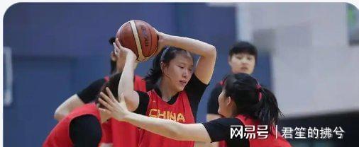 中国女篮帅位未决，女篮频频央失误，功勋名宿待命