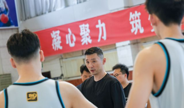 正式官宣！CBA名将加盟新疆男篮，辅佐刘炜，全力冲击前四