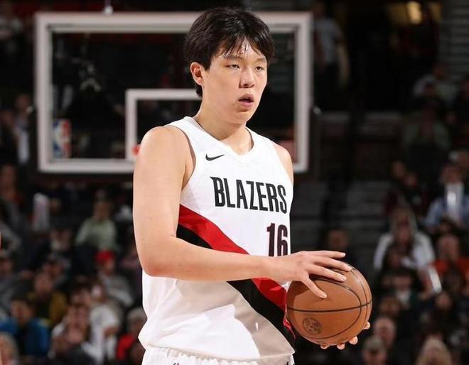 媒體人：楊瀚森打NBA也是去打工，吃點好的放松一下，也不行？