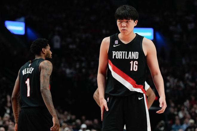 杨瀚森NBA场均1.8分，中国男篮众名宿给出建议，王治郅说的真好