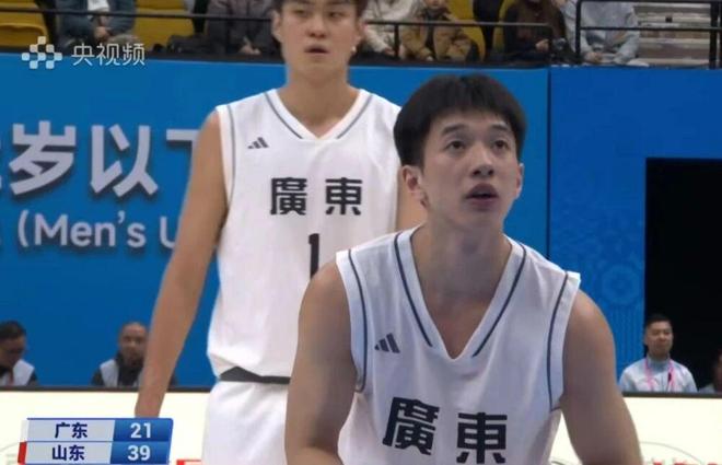 19分大逆转夺金，广东U22男篮28分大胜山东，杨溢17+11王浩然34+7