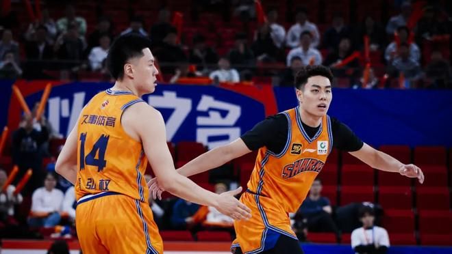 砍32+9手刃“现东家”！21岁小将想被卢伟重用，有一点必须改变