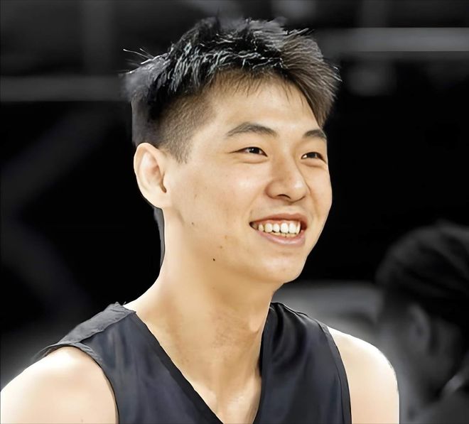 广东男篮赚大了！崔永熙复出，徐杰15中14，萨林杰盛赞杜锋