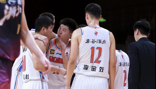 试训多支球队没人要！广东宏远旧将离开CBA，曾是顶级三分射手