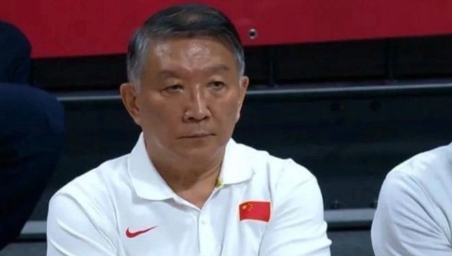 李梦和韩旭事件升级，2米26天才中锋也打不上球，宫鲁鸣头都大了