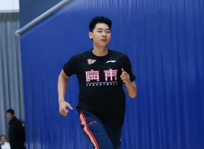 崔永熙体测采访！赞徐杰，回应杜锋苛刻执教，解析杨瀚森舆论压力