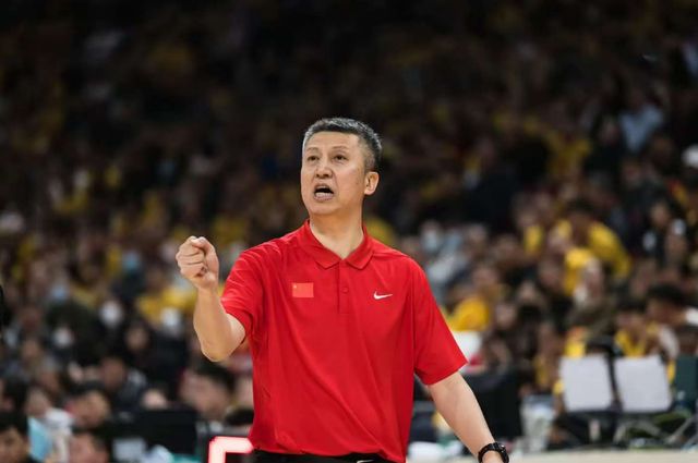 中国男篮拒绝连败！全力逆转韩国队，赵睿带伤出战，央视直播