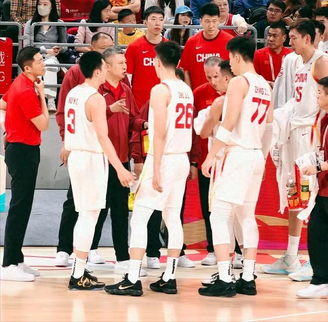 中国男篮憾败韩国24小时！郭士强找到赢球秘诀，赵睿:突破造犯规
