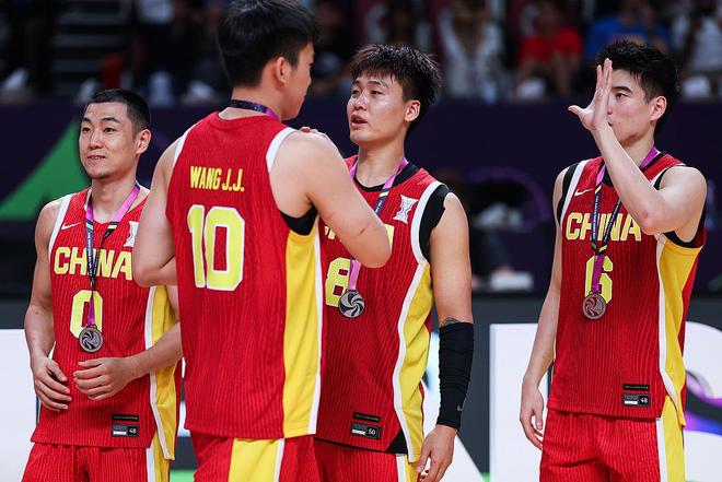 周琦归队却成短板？郭士强褪去名帅光环，中国男篮似乎又回去了