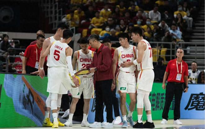 别围绕着他打了！四名嘴呼吁弃用1人打炮轰：你已不是当初的你了