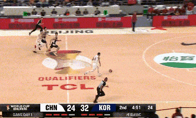 一图流|中国男篮又献名场面，快攻上篮打铁