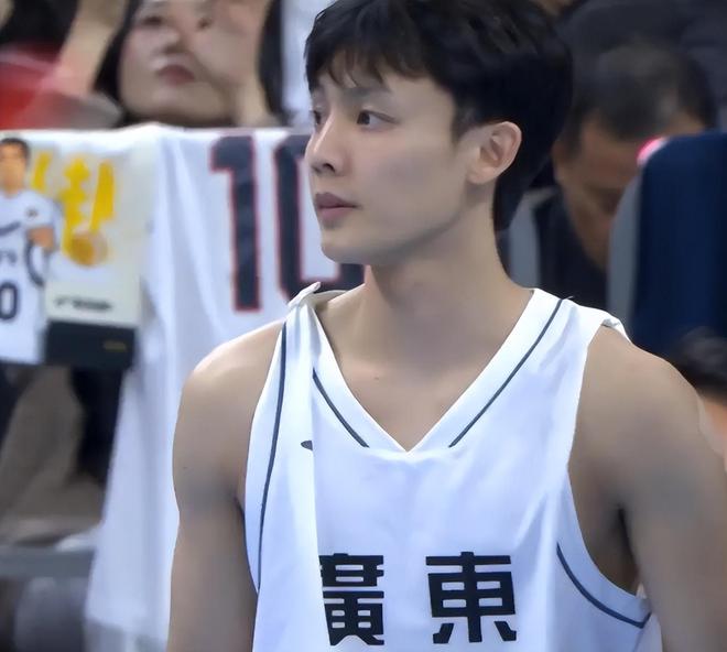 广东3消息！徐杰落选真相曝光，杜锋拒绝重返男篮，宏远出征杯赛