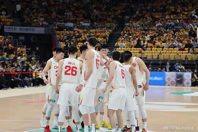 淘汰胡明轩，请回徐杰，郭士强爱徒全清理，中国男篮只剩一条路