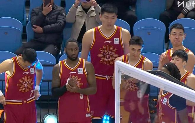 山西男篮3分险胜广州，新外援30+5表现惊艳，张宁21+7徐昕8+2