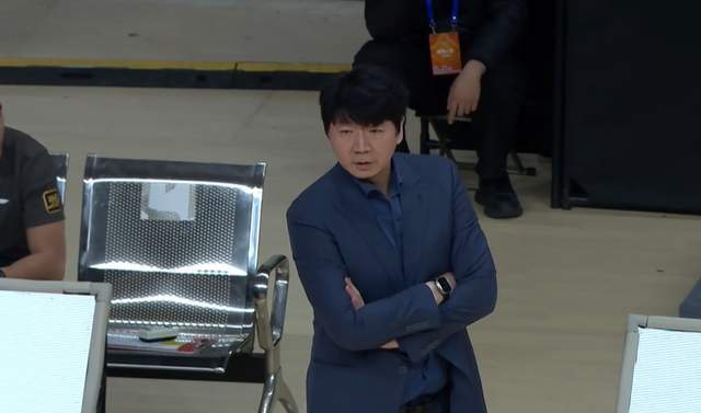 邱彪又捡到宝了，他仨首秀堪称王炸，联手砍下59分，率山东开门红