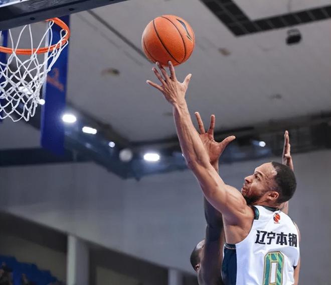 辽宁90-79合肥2喜2忧！布朗赵森展价值，篮板被虐，姜宇星无球权