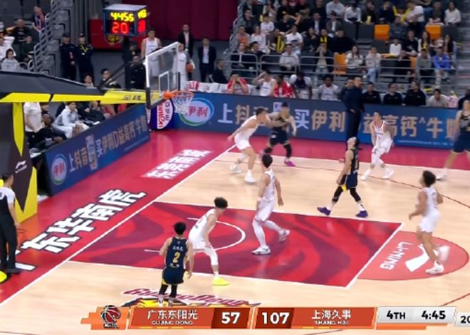 主场惨败40分！广东男篮状态极差，三分球投射不佳