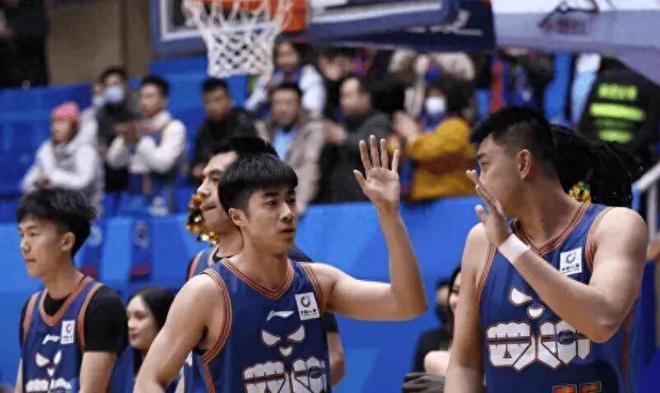 CBA最大混子球队出现！0胜15负，场均输23分，球迷：下场有机会赢