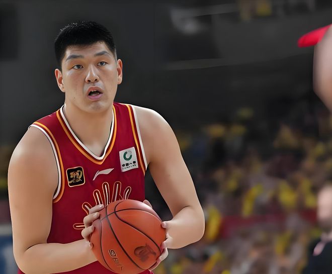 刘传兴！接受记者采访，回应该上赛季导致曾凡博受伤之事