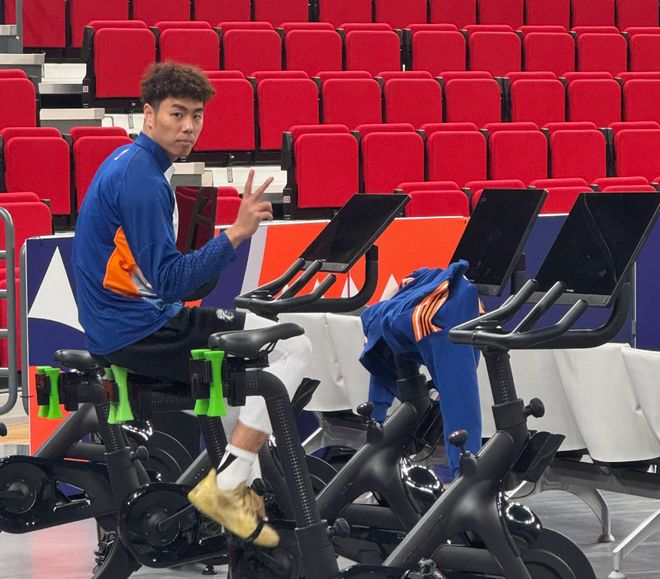 备战新疆！李添荣20号复查，王哲林手肿胀，卢伟针对性布置赞金金