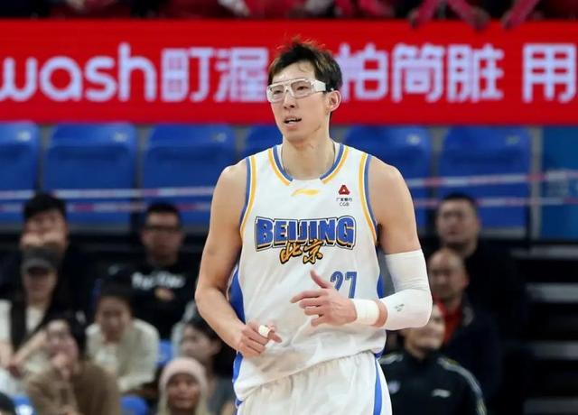 CBA｜周琦眼伤初步检查结果没有上赛季那么严重