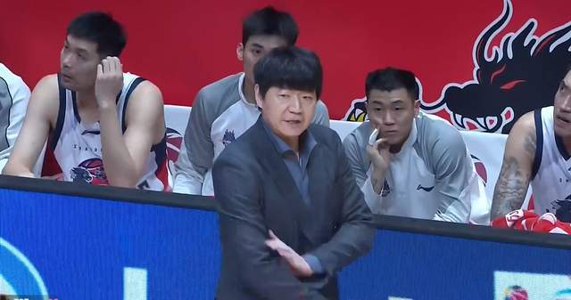 客战东北虎又遇新麻烦，山东2人感冒，邱彪该给年轻人机会了吧