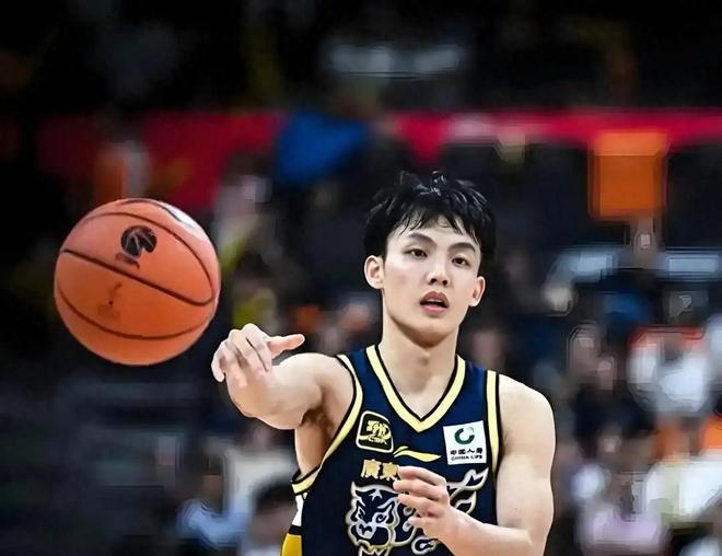 广东连败骂声围堵徐杰？别再往徐杰的伤口撒盐！三点真相戳破争议