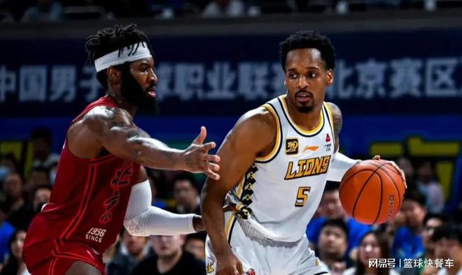 CBA第一争冠热门杀疯了！15战豪取14胜1负：京粤沪都要靠边站？