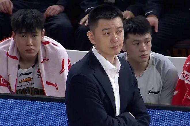 辽宁男篮4分惜败不敌山西，赵继伟15+6+7付豪11分，刘传兴11+7