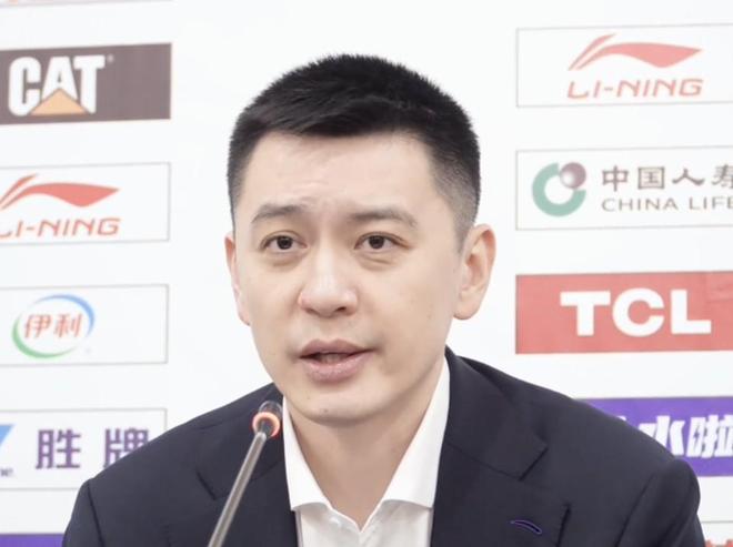 杨鸣：比赛输了但我非常满意，全队12个人都像外援一样在努力