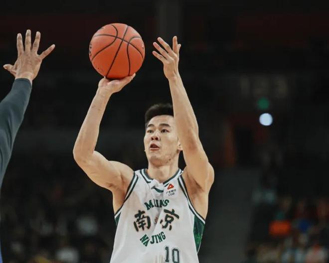 郭昊文汉兹暴走也带不动同曦！王世龙+3将纯战犯，防守几乎为0！