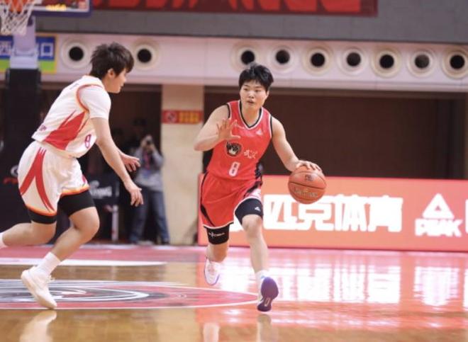 硬钢篮协？武汉女篮官方：放弃球员上调国家队后外援4节8人次政策