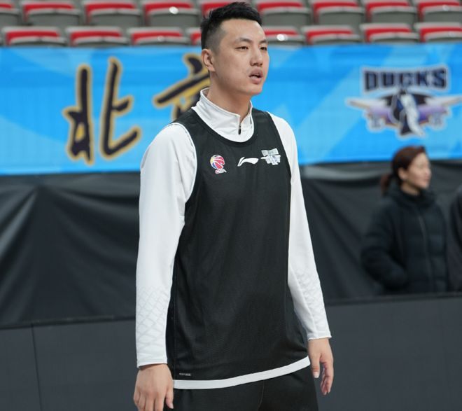 京浙踩场！翟晓川拉伤出战成疑，紧急召回范依铭，程帅澎恢复不错