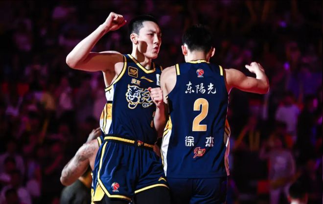 终于找到化学反应！白矮皆得分上双，杜锋手握甜蜜赛程助双枪磨合