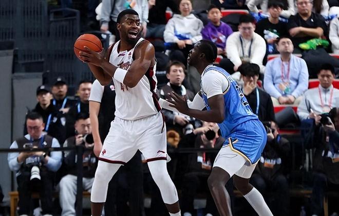 唉！3大投手3分16中2，频频打铁输北京，球迷：平时训练在干什么?