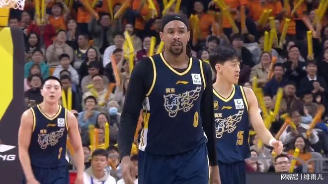 杜锋点名要人！广东队公开招募“空间型五号位”，保底能进总决赛