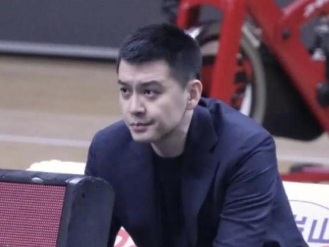 媒体人：俱乐部、体育局极力挽留无果，杨鸣未跟随辽宁队前往四川