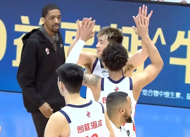 复出两场都赢了！郭艾伦表现神勇，辽篮后悔了吗？