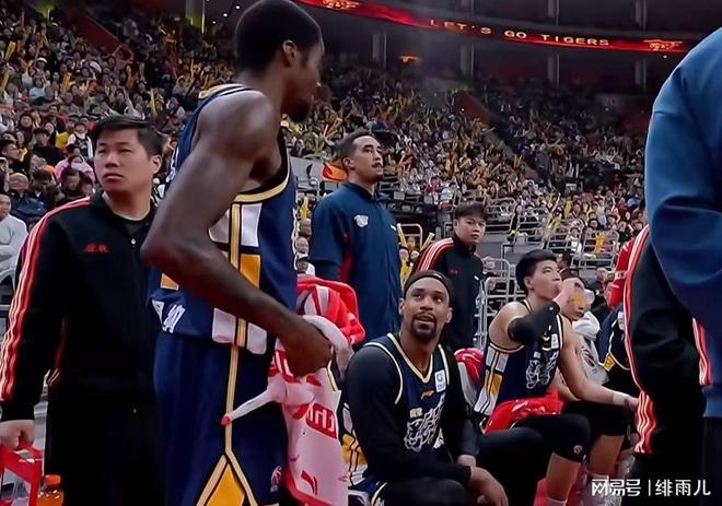 晋粤大战后！迪亚洛惨遭重罚，广东队还要挖人，杜锋招募法耶？