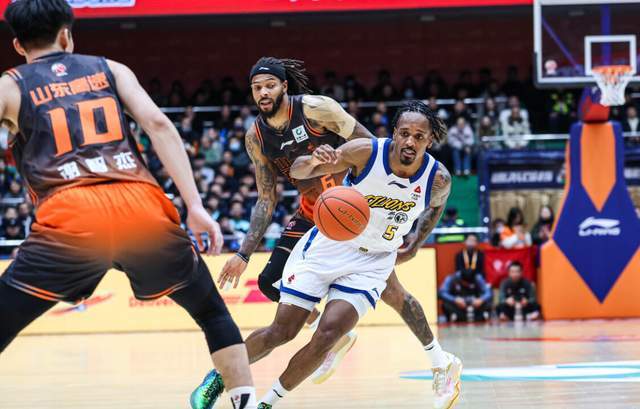 CBA最新排名！广厦遭爆冷榜首不稳，北京被挤到第7，上海杀回第2