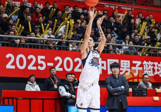 山东93-87广厦4利好！陈林坚陶汉林球权提升锁关键球，珀赛尔回暖