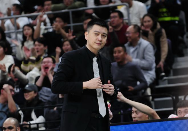 突发！曝辽篮主帅杨鸣辞职已获俱乐部批准 由助教乌戈接任