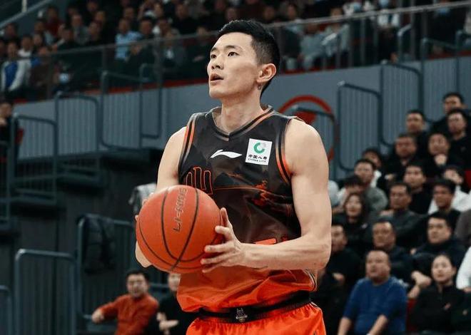 邱彪看明白了吧？陈林坚和陶汉林关键时刻压制追分，就该给球权！