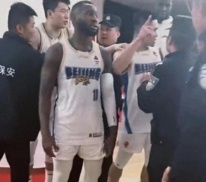 事情闹大！山西罚单在路上，输不起骂人+吐口水，陈盈骏暴怒被拦